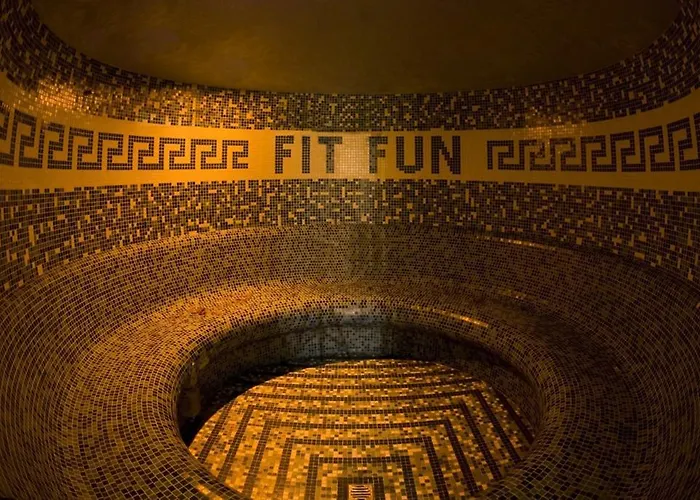 Fit Fun מלון הַרָכוֹב